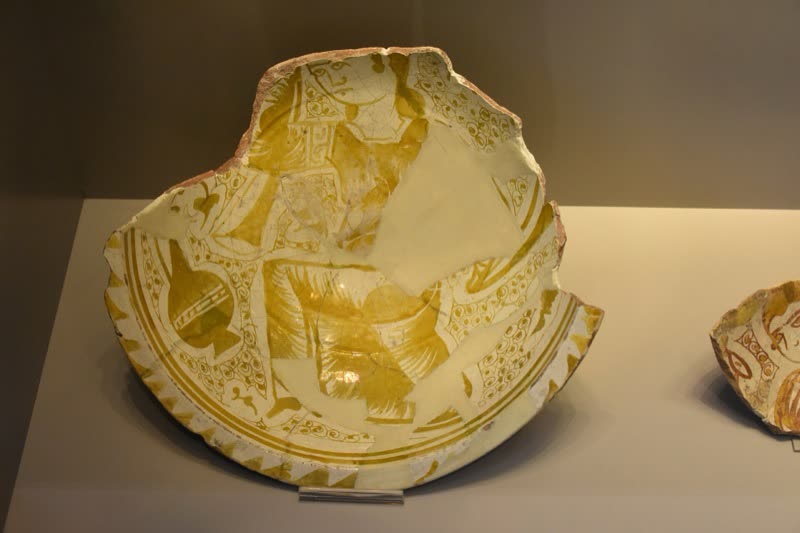 Fustat lustreware in a museum display